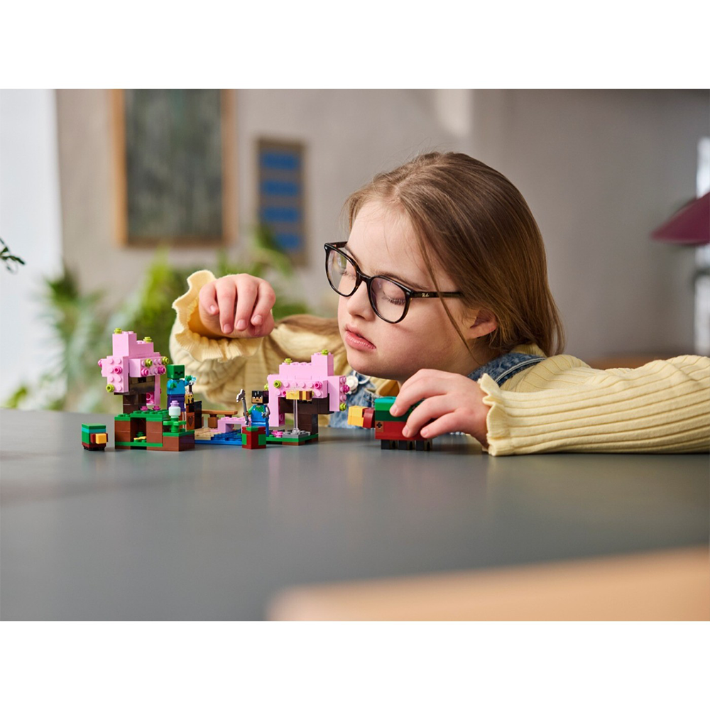 Lego21260 Lego Minecraft Ο Κήπος Με Τις Κερασιέςpapell.gr