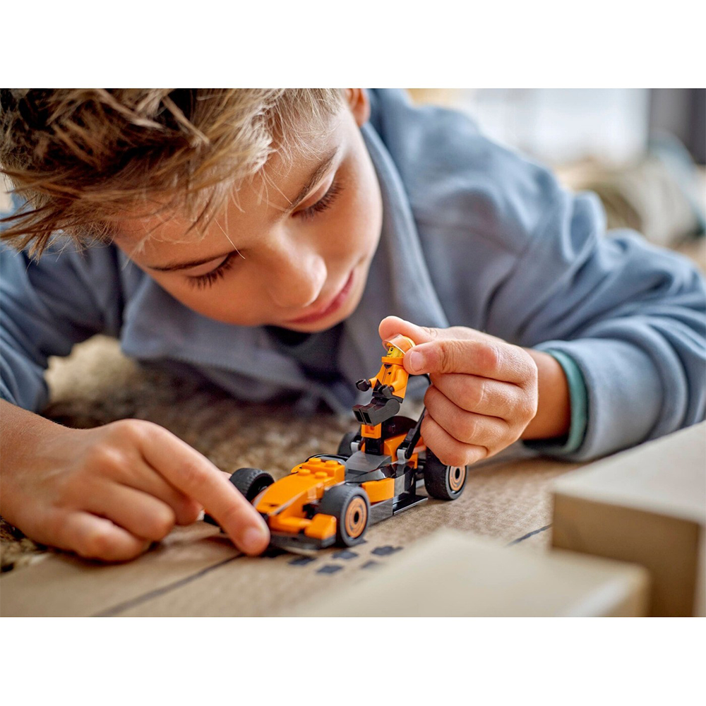 Lego60442 Lego City F1 Driver With McLaren Race Carpapell.gr