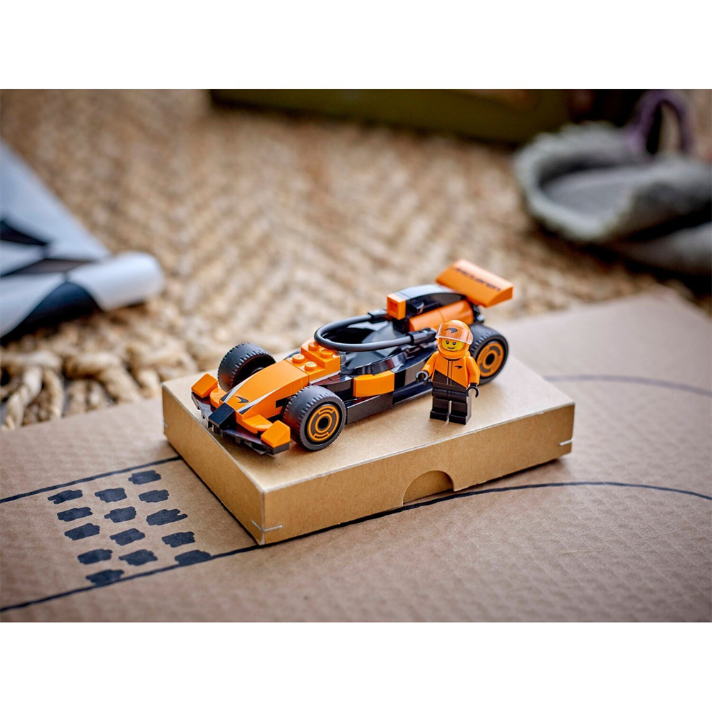 Lego60442 Lego City F1 Driver With McLaren Race Carpapell.gr