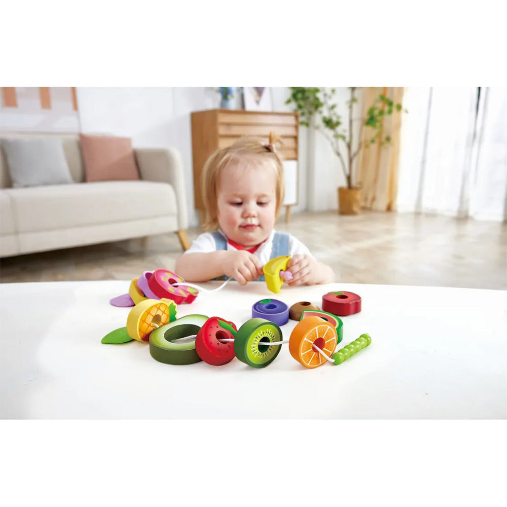 Hape Early Explorer Ξύλινα Φρούτα Με Κορδόνι Caterpillar 