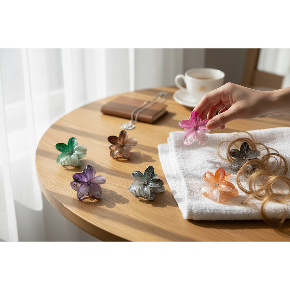 Κλάμερ Μαλλιών Λουλούδι 8 εκ Πολύχρωμο Μεταλλιζέ με Στρας – 6 Χρώματα (1 Τμχ)