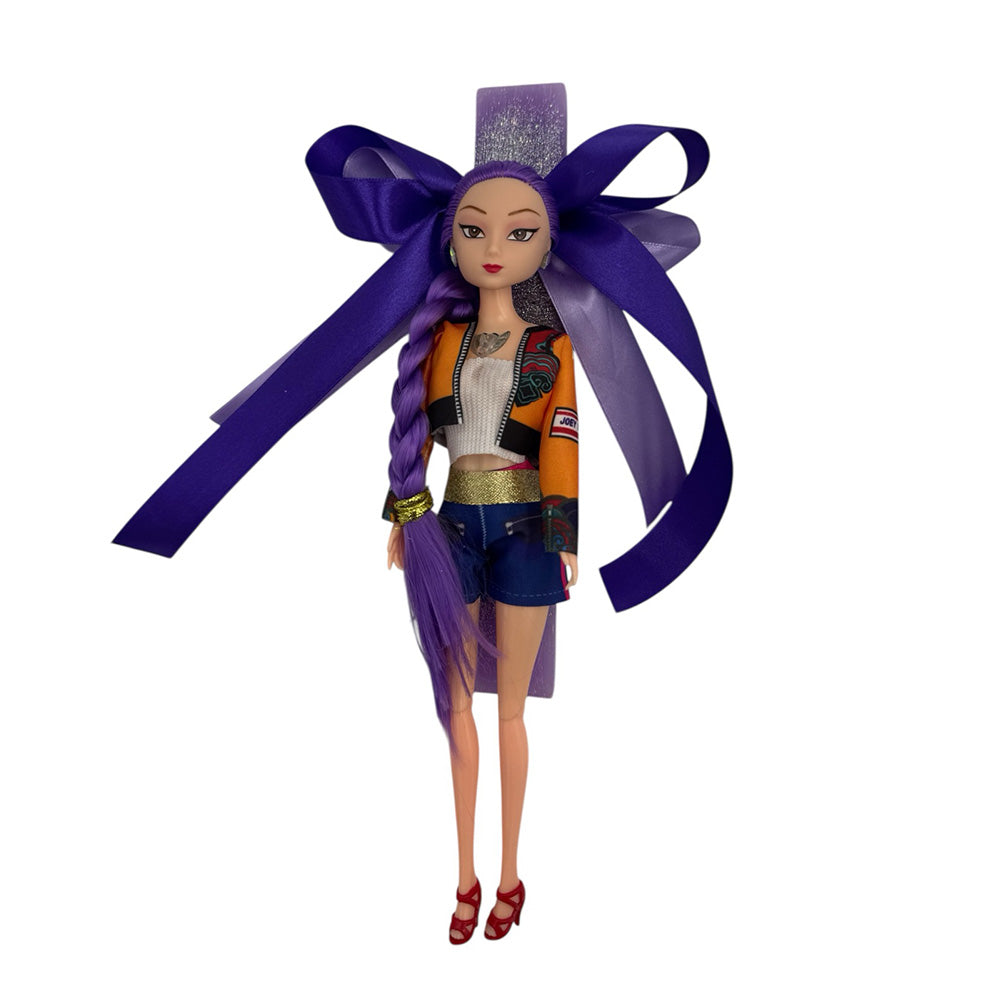 Λαμπάδα Χειροποίητη Πλακέ Αρωματική Κούκλα Rumi που Τραγουδά – με Glitter & Στρας