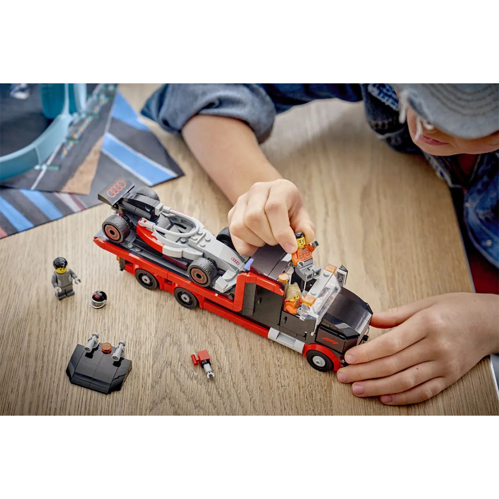 60493 Lego City F1 Display Truck With AUDI F1 Race Car