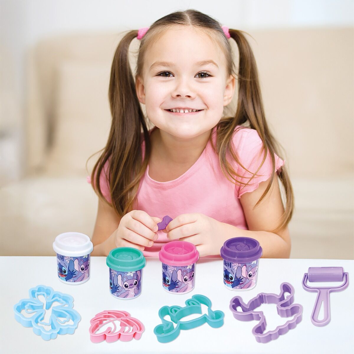 AS Πλαστελίνη Disney Stitch Τσάντα Πλάτης Με 4 Βαζάκια Καπάκια Καλουπάκια & 5 Εργαλεία 200gr Για 3+ Χρονών