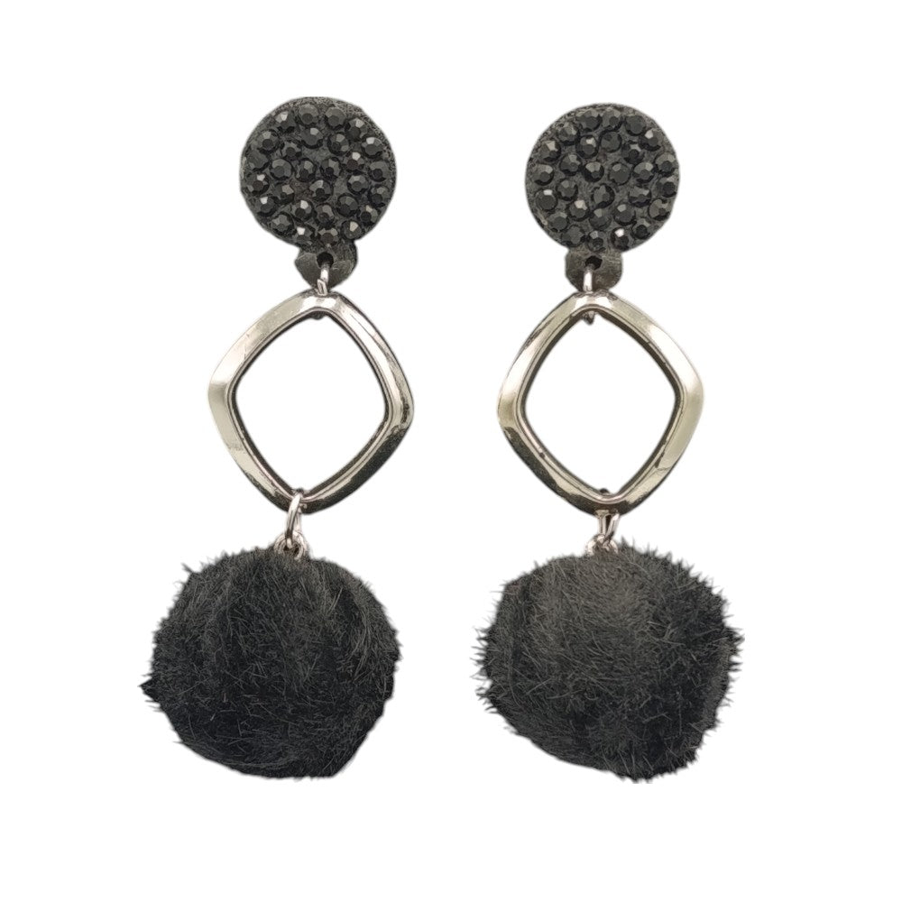 Σκουλαρίκια Κρεμαστά Ρόμβος Ασημί με Μαύρη Fluffy Φουντίτσα
